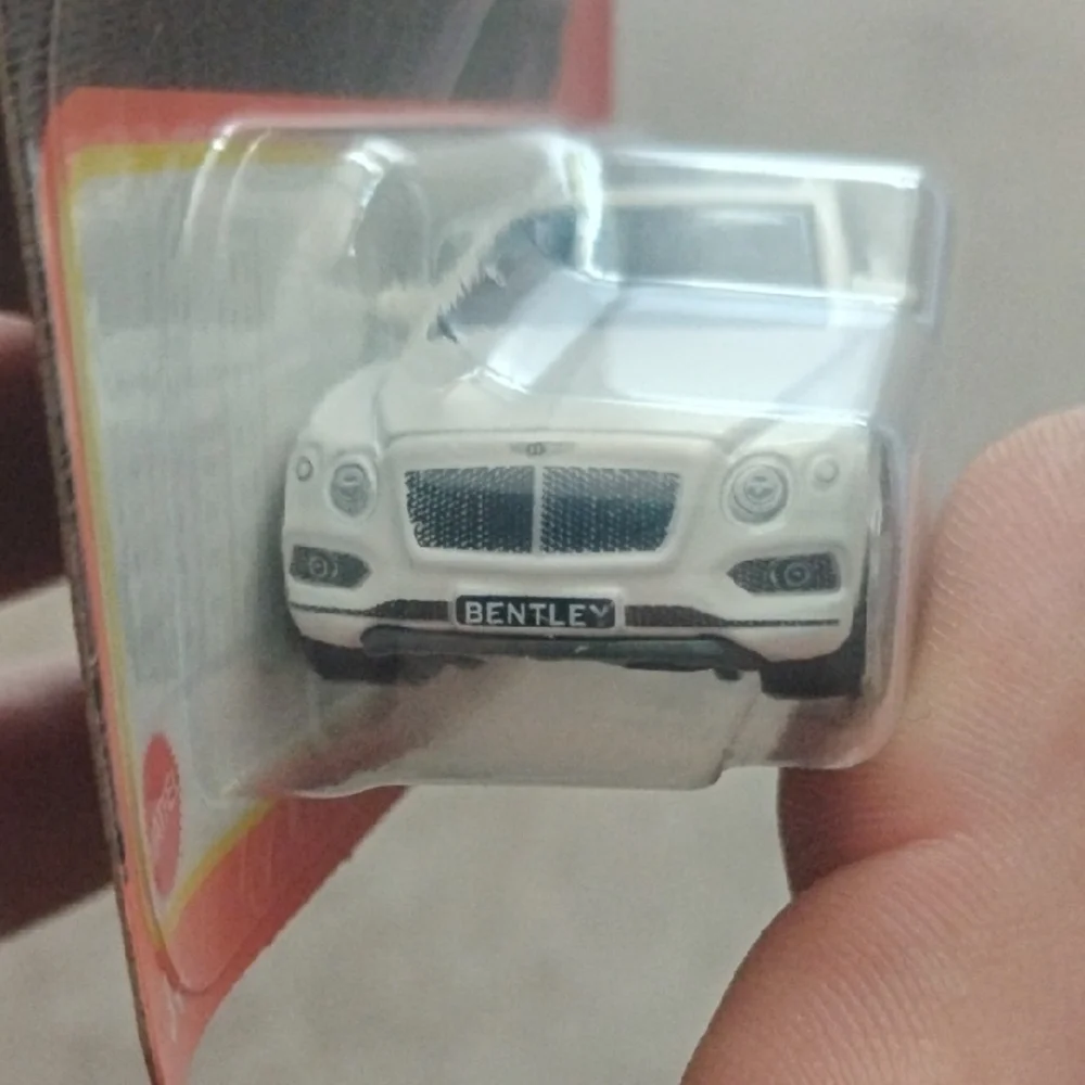 Mattel Matchbox White Bentley Bentayga Toy Car